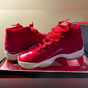 AIR JORDAN 11 RETRO MENS SIZE 9
